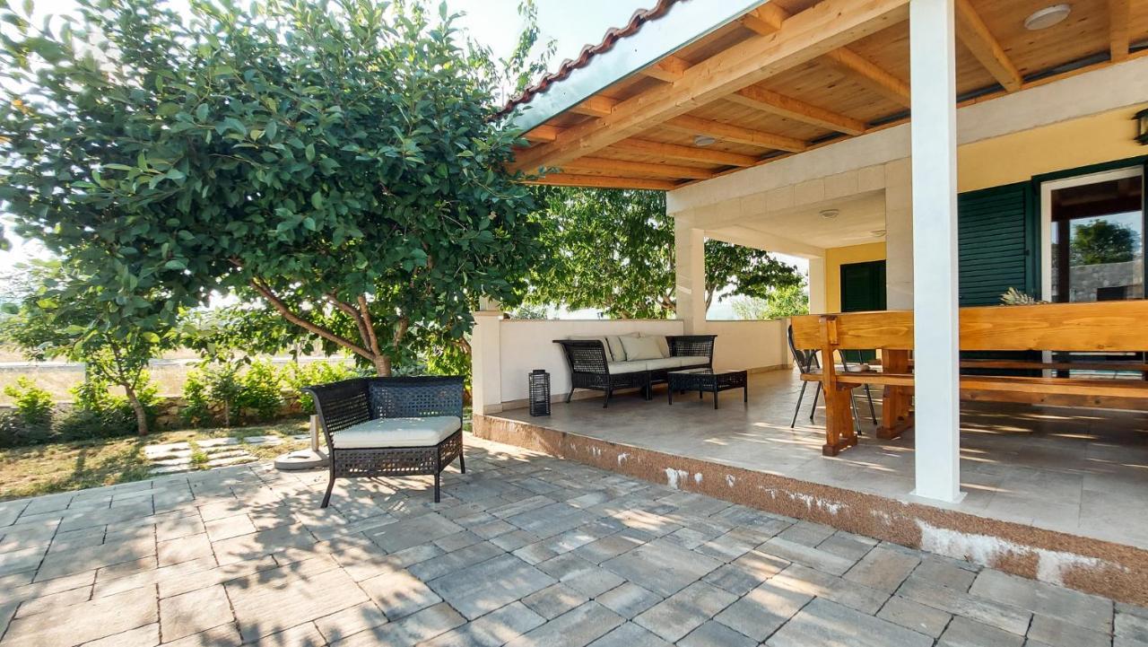 Villa Legacy Krusvar Bagian luar foto