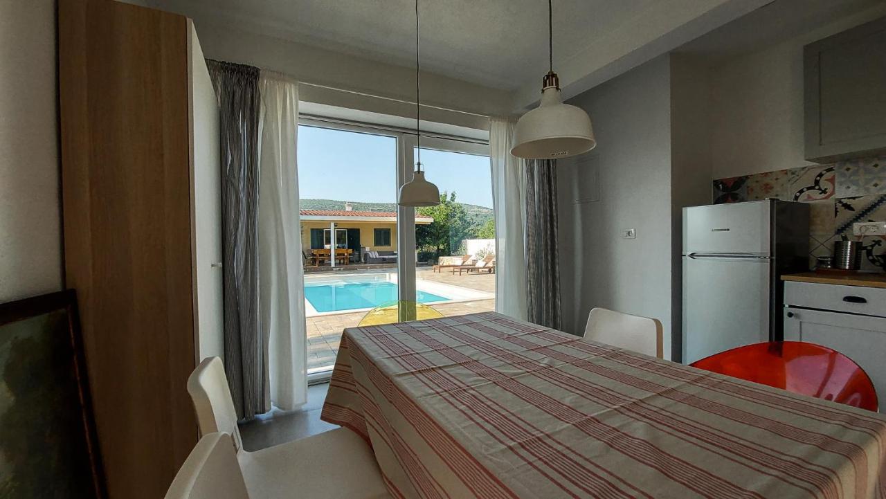 Villa Legacy Krusvar Bagian luar foto
