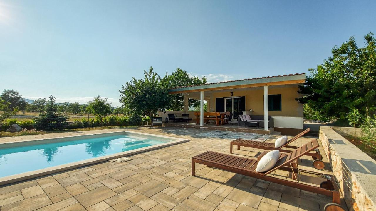Villa Legacy Krusvar Bagian luar foto