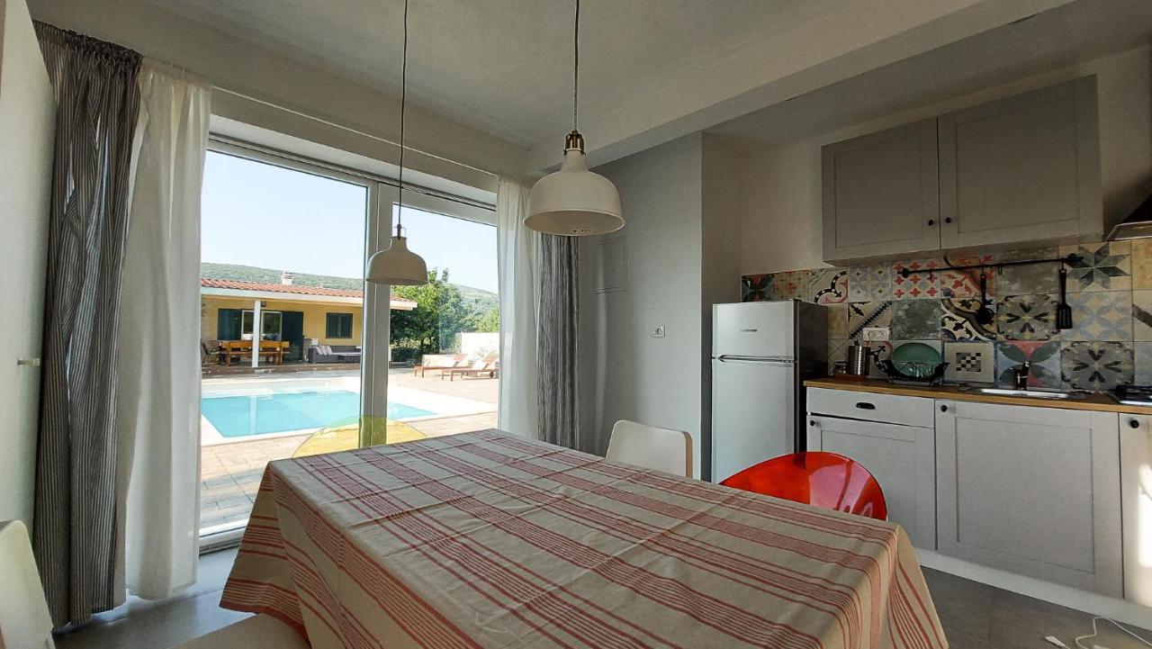 Villa Legacy Krusvar Bagian luar foto