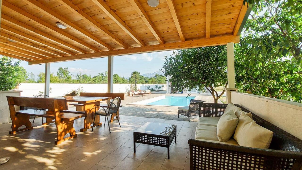 Villa Legacy Krusvar Bagian luar foto