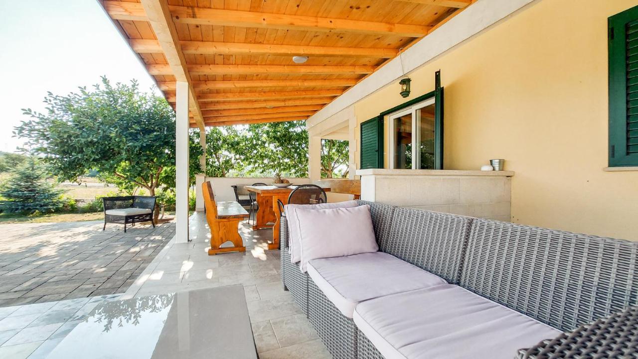 Villa Legacy Krusvar Bagian luar foto