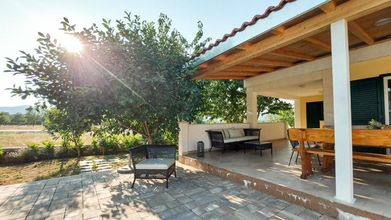 Villa Legacy Krusvar Bagian luar foto