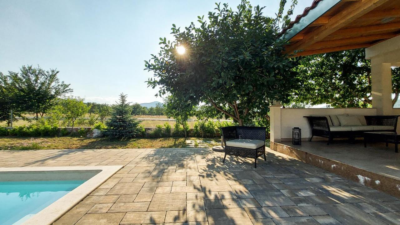 Villa Legacy Krusvar Bagian luar foto