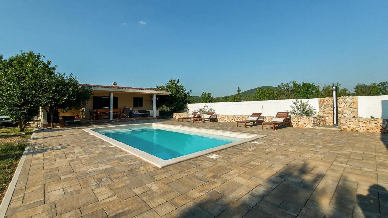 Villa Legacy Krusvar Bagian luar foto