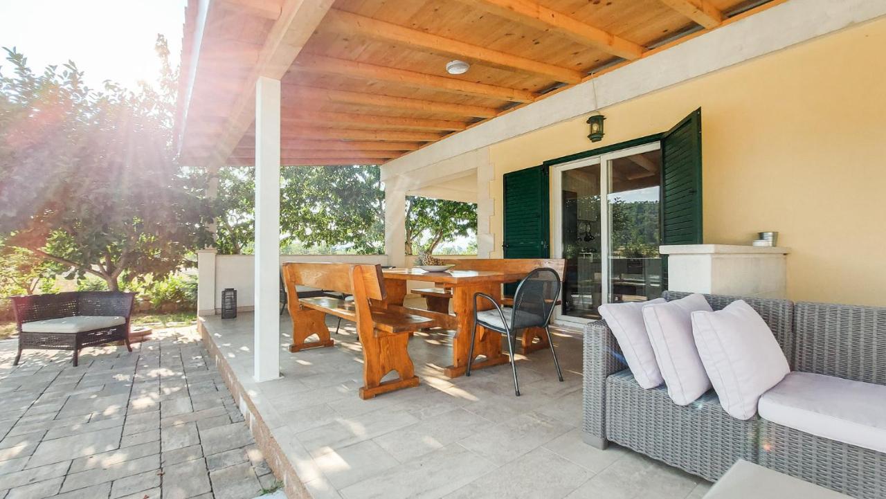 Villa Legacy Krusvar Bagian luar foto