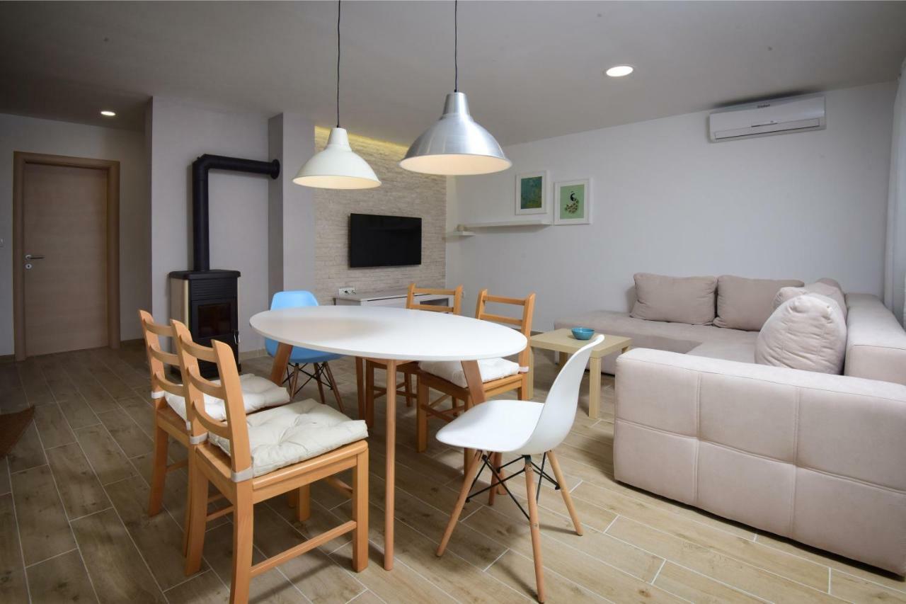 Villa Legacy Krusvar Bagian luar foto