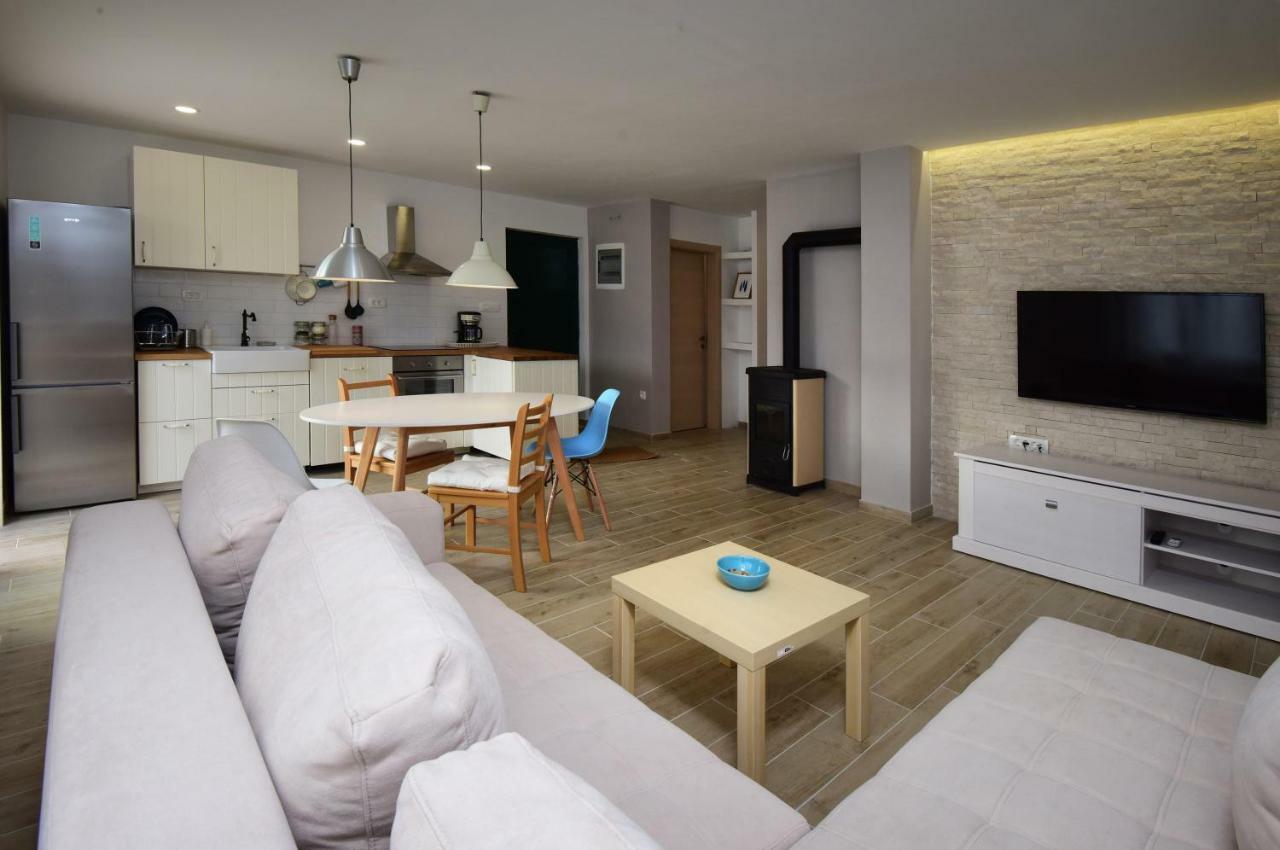 Villa Legacy Krusvar Bagian luar foto