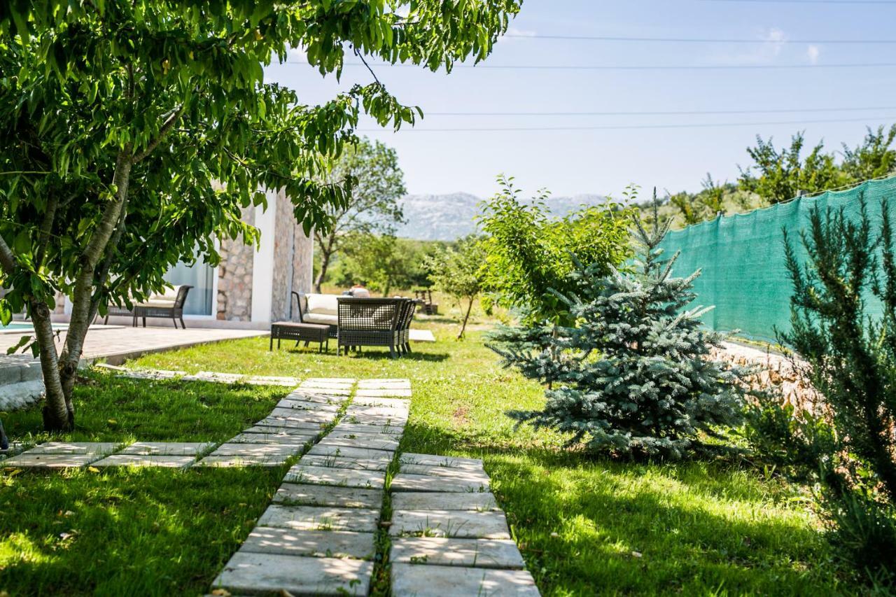 Villa Legacy Krusvar Bagian luar foto